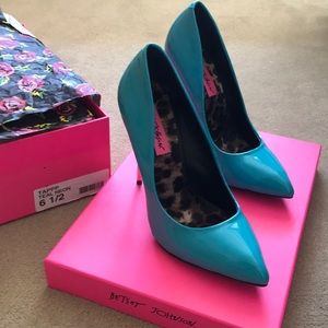 Betsey Johnson 6.5 ‘Tappp’ - Teal Neon/Turquoise